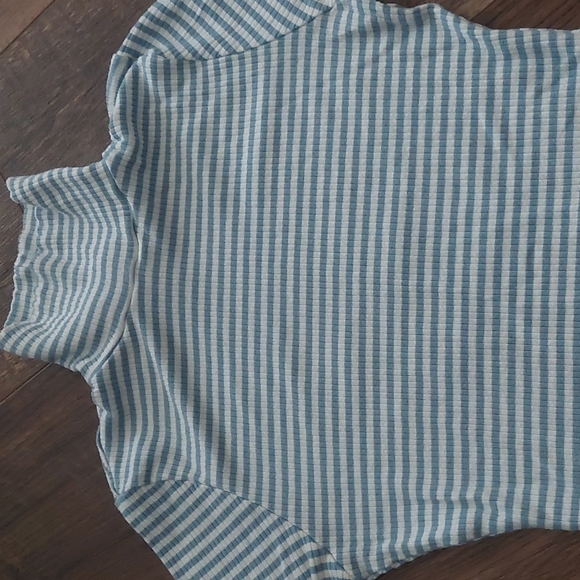 Cropped turtleneck - Picture 2 of 5